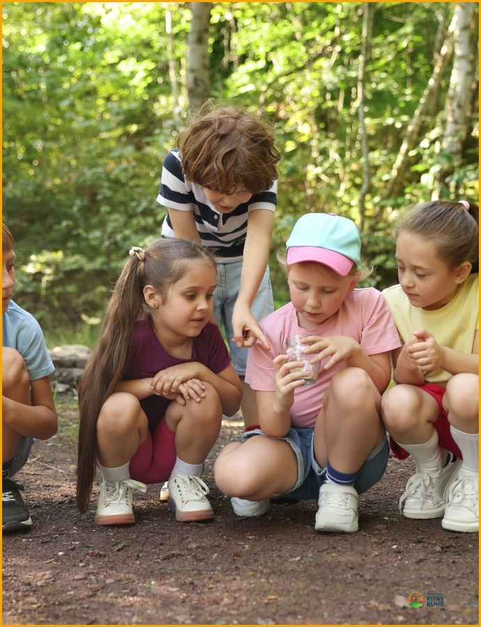 Nachhaltigkeit im Kitaalltag 4 Kinder im Wald