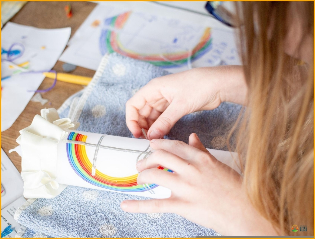 Frühkindliche Bildung Kerze gestalten in der Kita